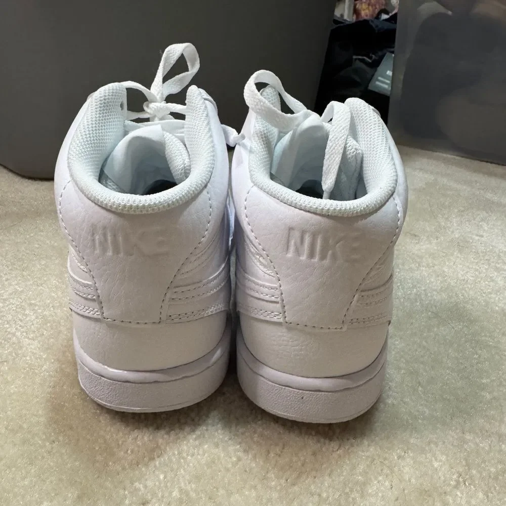 Women’s Nike Court Vision Mid Sz 8